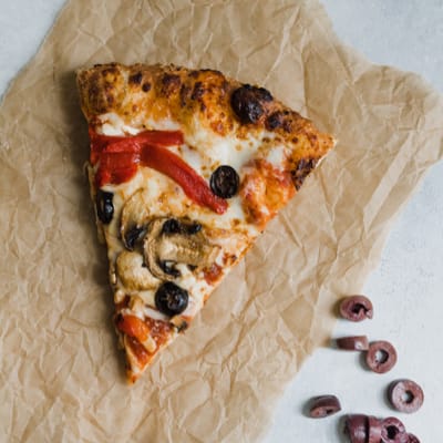VÁŠ PIZZA SVET: OBJAVTE ROZMANITOSŤ CHUTÍ OD NEAPOLA PO AMERIKU